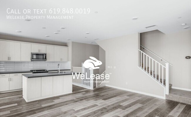 Building Photo - Beautiful Townhouse at the Top of the Hill...