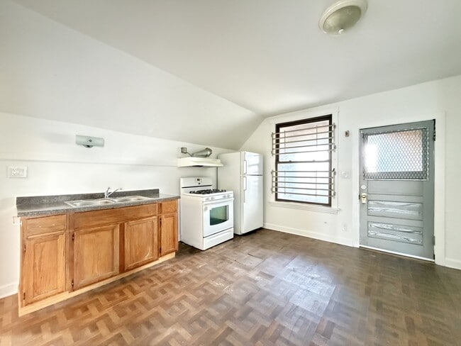 Foto del edificio - 1609 N McVicker Ave
