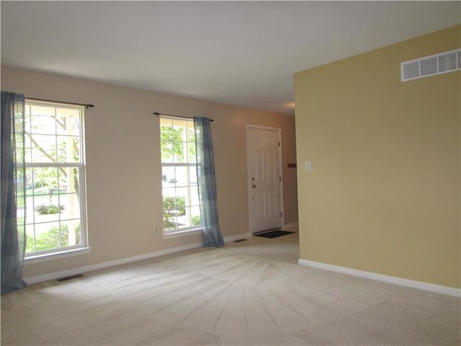 Foto del edificio - 802 Red Coat Rd