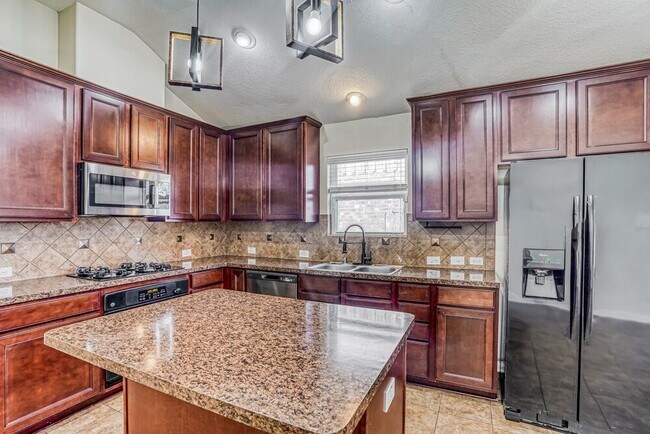 Building Photo - 2219 Diamond Crest Dr