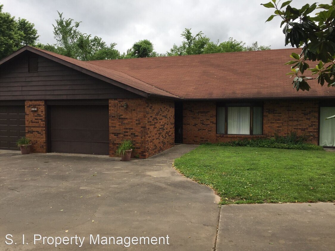 Primary Photo - 105 N Violet Ln