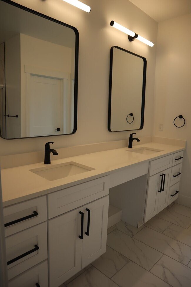 Building Photo - Custom Build in Downtown CDA!