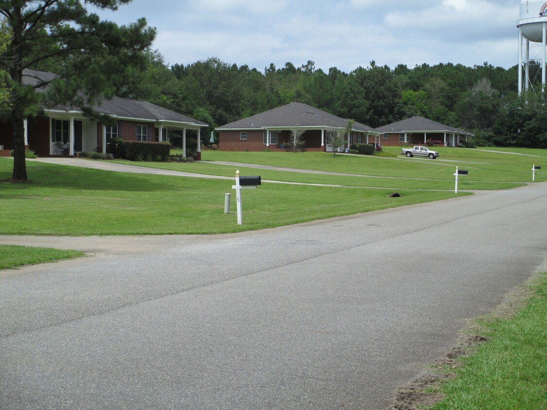 Primary Photo - 111-139 Cedar Ridge Dr