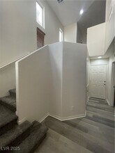 Building Photo - 10571 Mann St