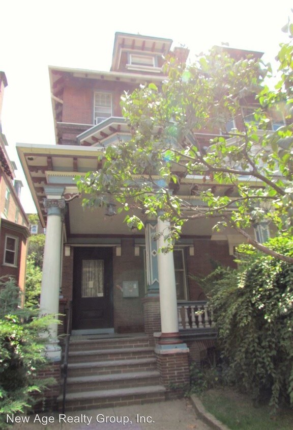 Primary Photo - 4634 Spruce St
