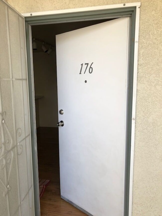 Building Photo - 1 Bedroom Luxury Living . . .  with 2 gated parking spots