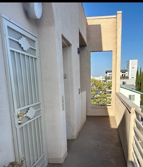 Outside Unit - 1431 S Bedford St