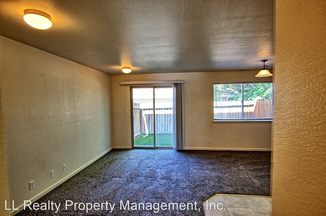 Building Photo - 500 Village Dr