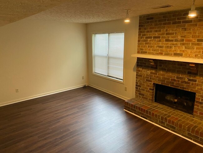 Living room - 897 Ventnor Pl SW