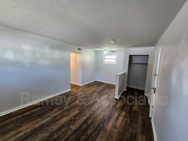 Photo - 1300 Oakwood Ave Apartment