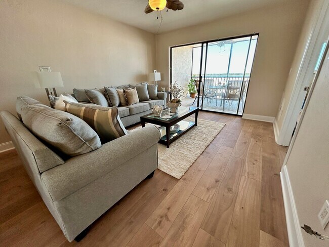 Foto del edificio - 8350 Estero Blvd