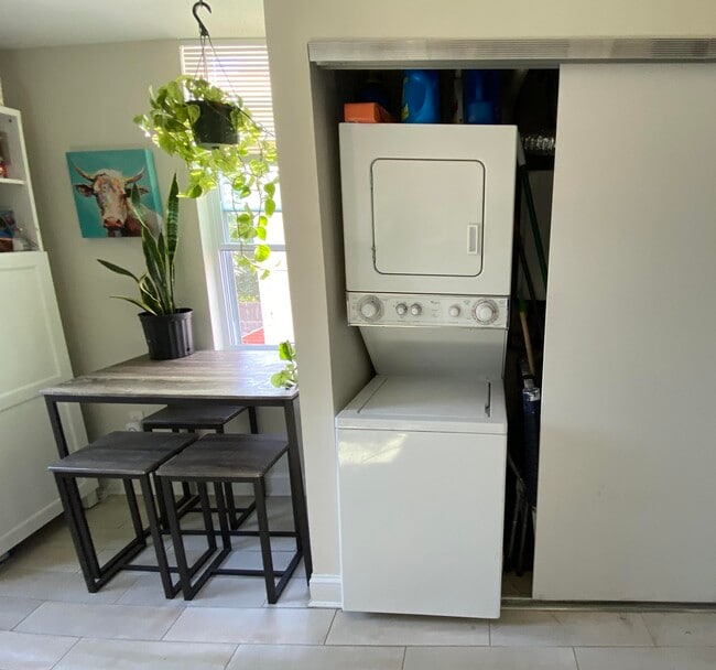 Building Photo - 1743 L St NE