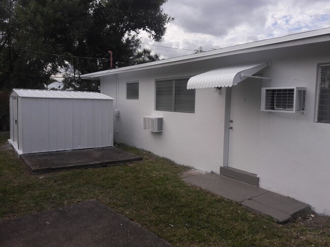 Foto del edificio - 6100 NW 10 St Margate, FL 33063