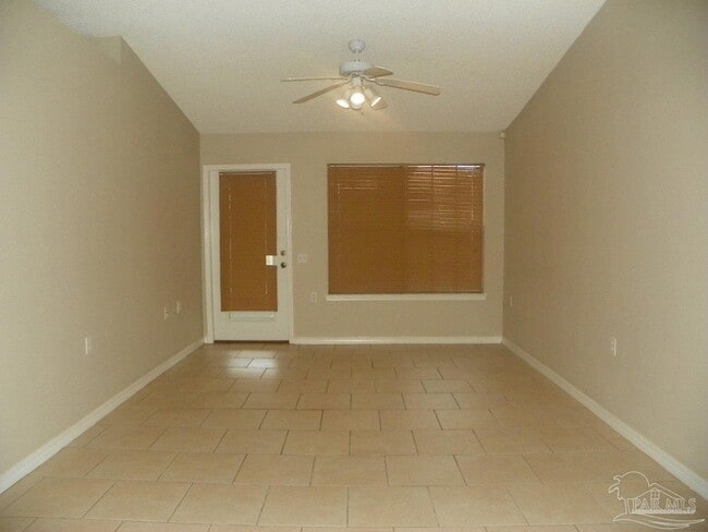 Building Photo - 8136 Heirloom Dr