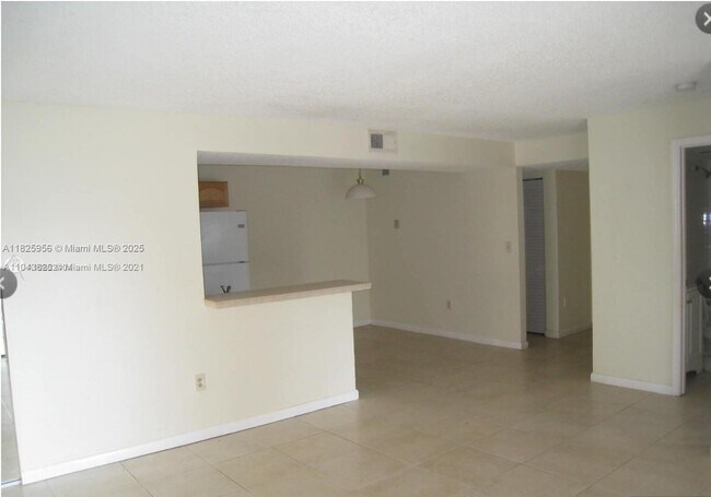 Foto del edificio - 250 Palm Cir W