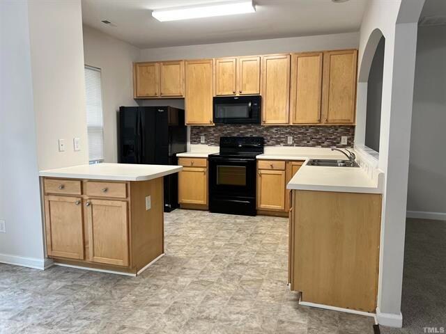 Building Photo - 706 Walnut Woods Dr
