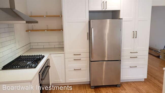 Building Photo - 2 br, 1 bath House - 559 MACARTHUR DR.