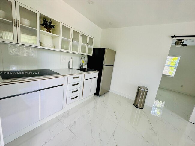 Foto del edificio - 1315 NE 181st St