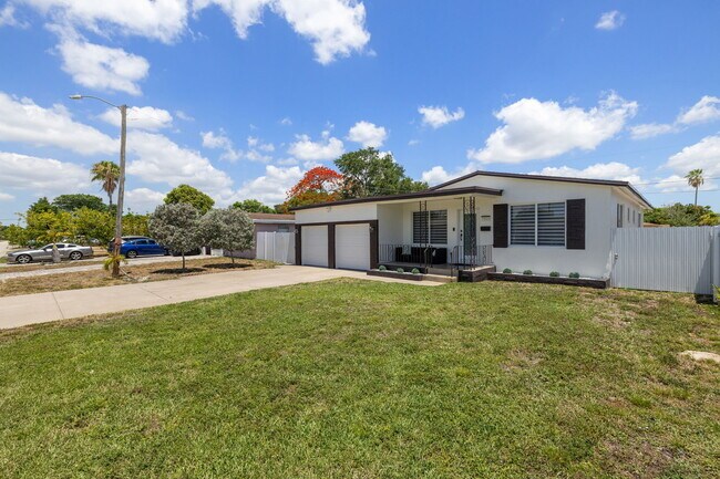 Foto del edificio - 7021 SW 10th Ct