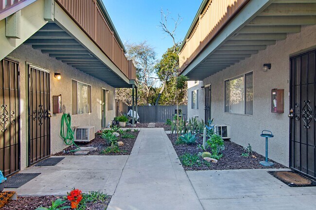 Foto del edificio - RENOVATED Studio in Lemon Grove (close to San Diego etc) with AC/Gated Parking!!