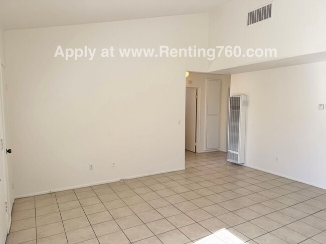 Foto del edificio - Spacious 2 Bed 1 Bath Home With Indoor Laundry Room