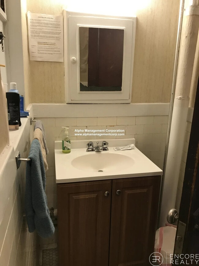 Building Photo - 17-19 Washington St. Unit 402