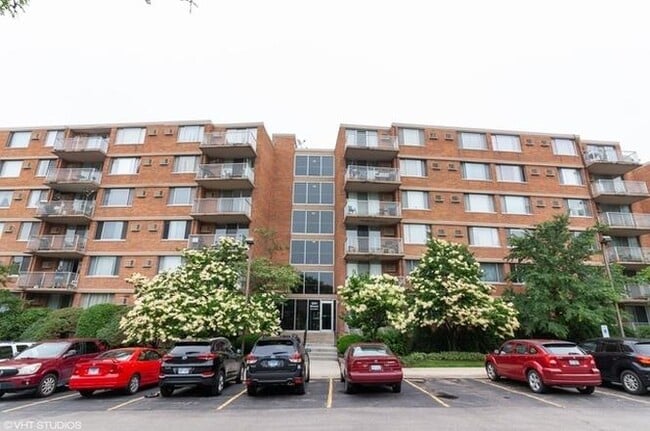 Building Photo - 2200 S Stewart Ave