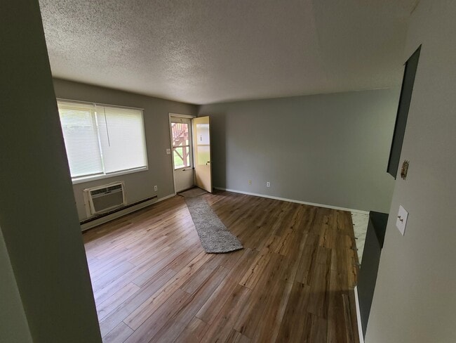 Building Photo - 515 Dewey Ave