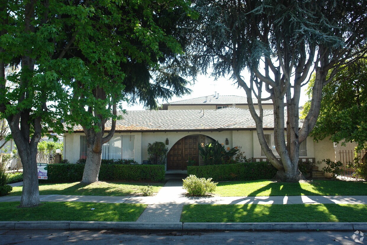 Foto del edificio - 640 Pinewood Dr