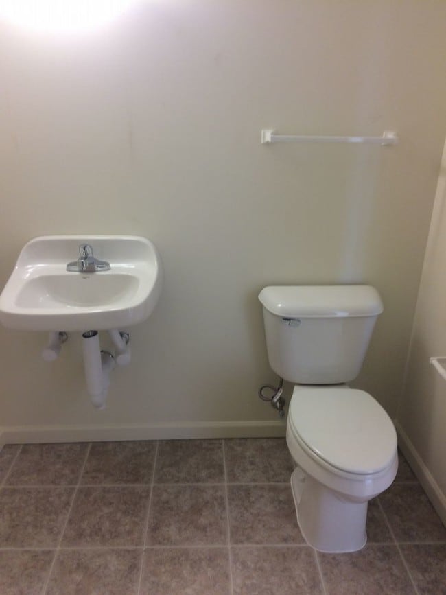 Building Photo - 1 Bedroom - Pettit Apartments