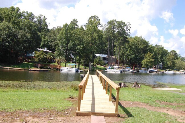 Foto del edificio - 26 Rocky Pointe Rd
