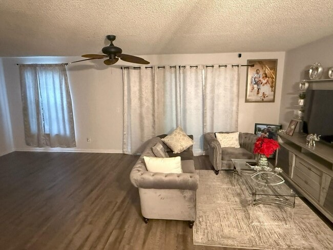Building Photo - 2828 Casita Way