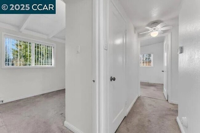 Building Photo - 104 Los Altos Pl