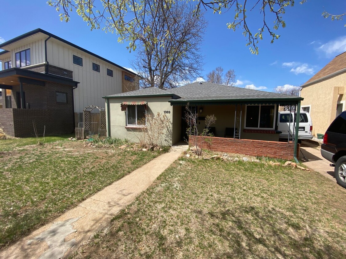 Primary Photo - Awesome 2 bedroom Bungalow in Cory-Merill ...