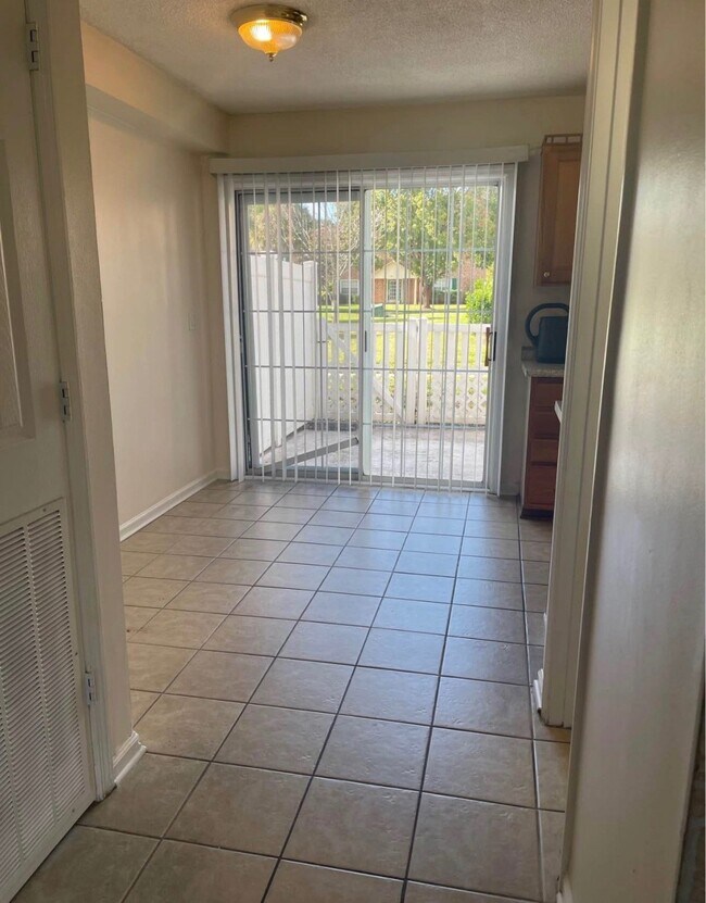 Foto del edificio - 107 Hickory Ln
