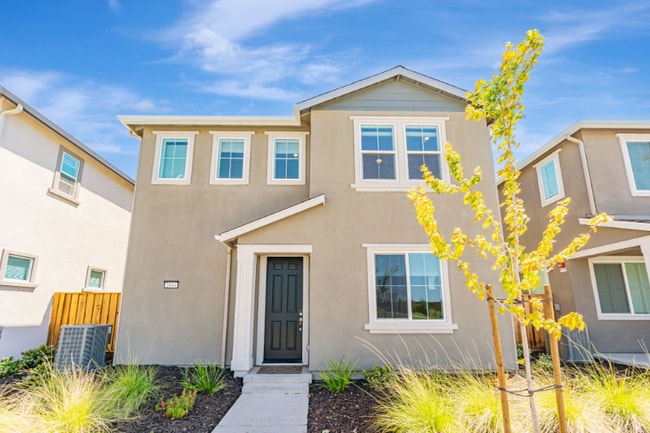 Building Photo - 2044 Cottonwood St