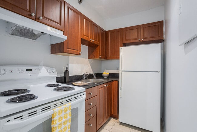 Building Photo - 10500 De L'acadie