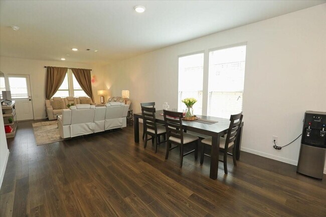 Building Photo - 14463 Cedar Ledge Ln