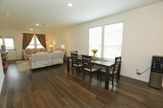 Foto del edificio - 14463 Cedar Ledge Ln