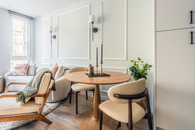 Building Photo - 320 Queen Anne Ave N