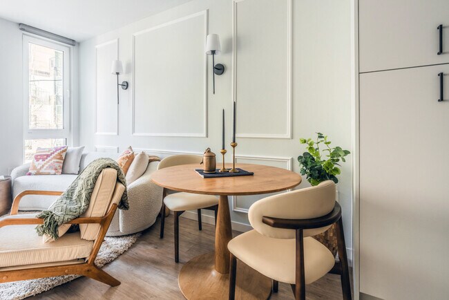 Building Photo - 320 Queen Anne Ave N