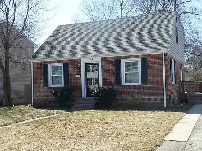 Building Photo - 264 Chapmans Ave