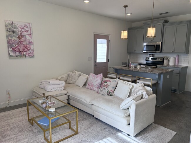 Building Photo - 100 Taylor Cottage Cv