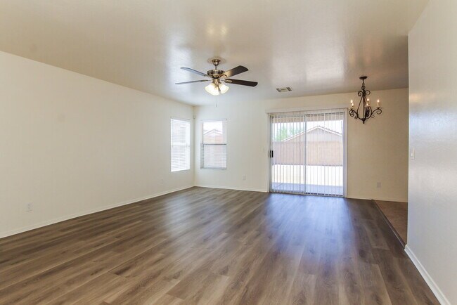 Foto del edificio - 11239 West Campbell Ave