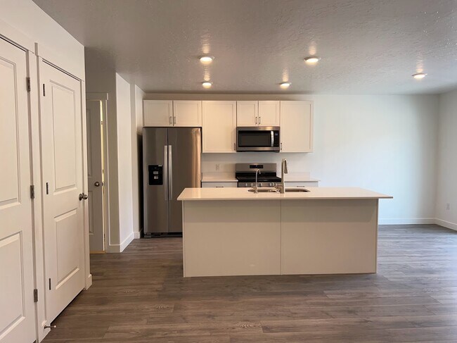 Building Photo - 3850 W 860 N
