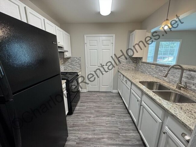 Building Photo - Spacious 4 bedroom home in Concord that's ...