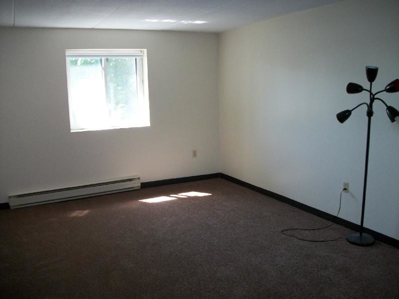 Building Photo - Avail Now, HT/HW, Parking Included, Photos