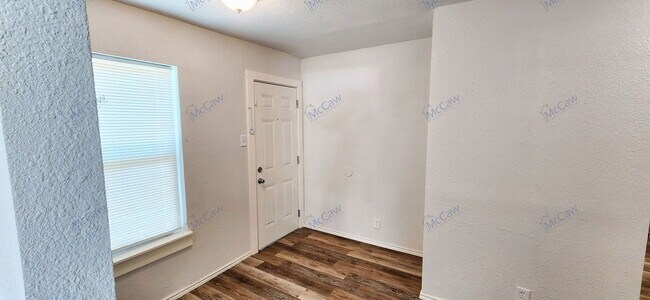 Foto del edificio - 2150 Stovall Dr