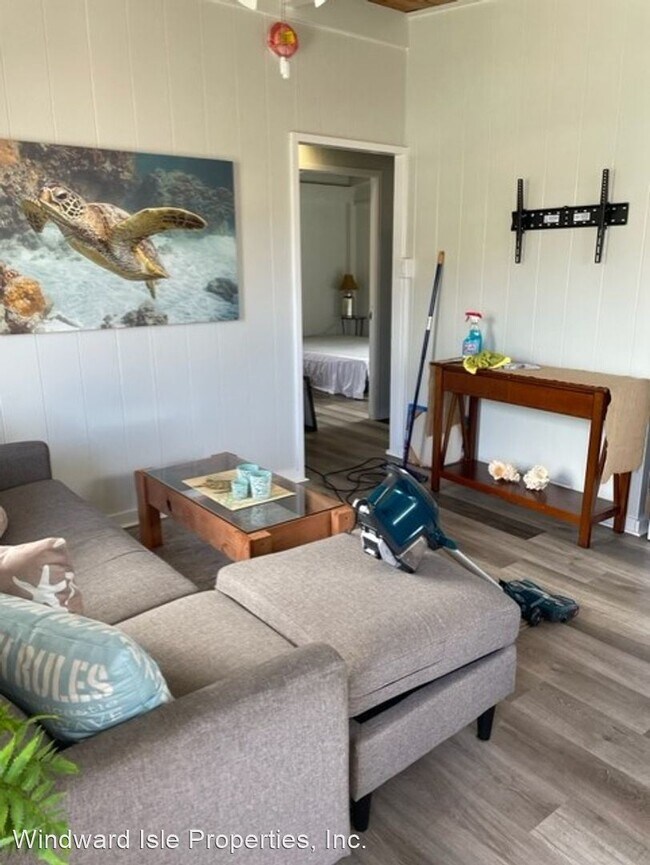 Building Photo - 2 br, 1 bath House - 114 Alala Rd. A