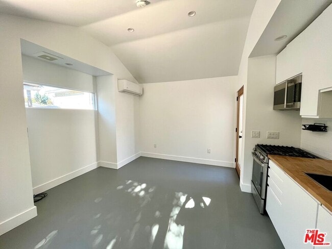 Foto del edificio - 2346 Elmgrove St